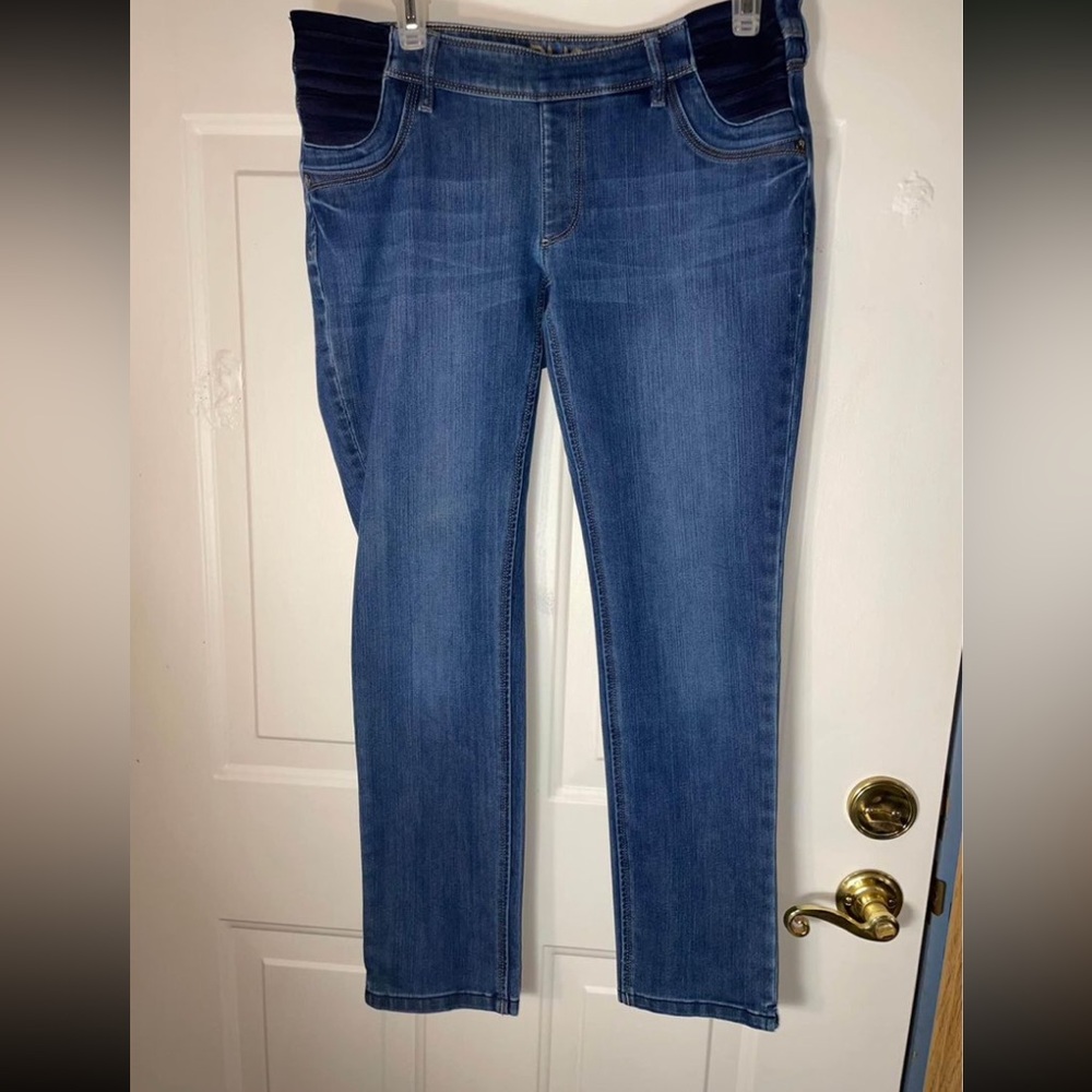 WOMEN’S MATERNITY JEANS 👖